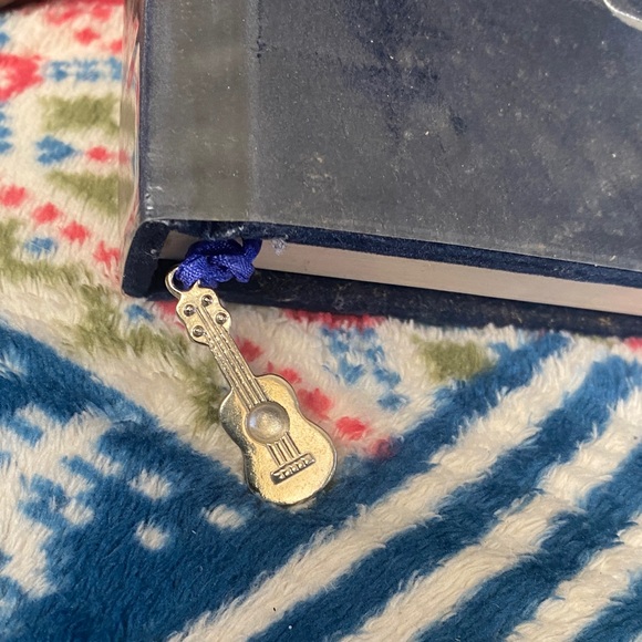 Elvis Commemorative Edition Black Book - Picture 2 of 4